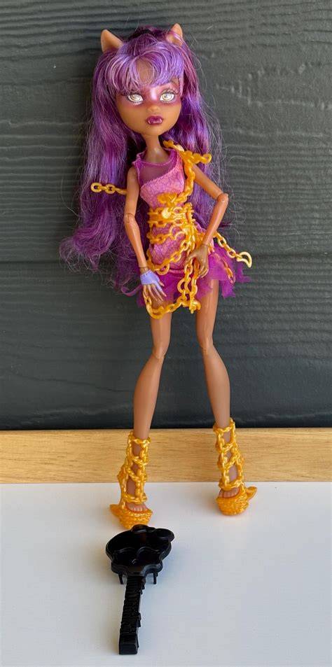 Monster High Haunted Getting Ghostly Clawdeen Wolf Doll